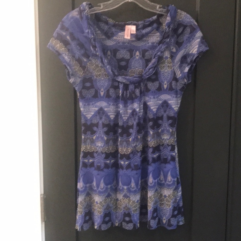 Sweet Pea top with twisted scoop neck